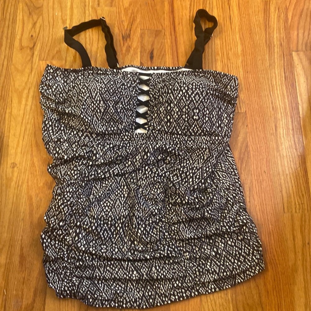 Raisins curve black/white swim top.